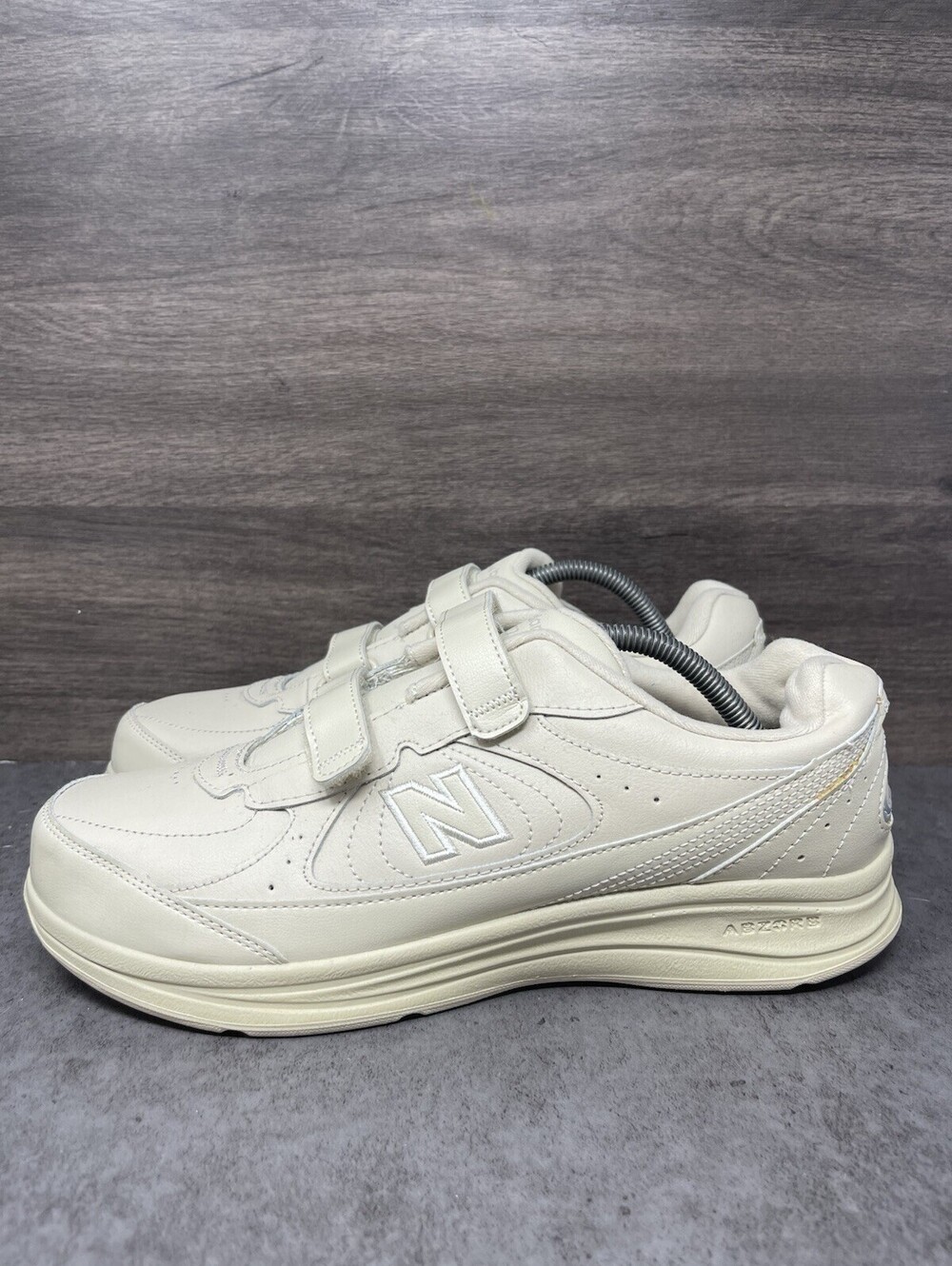 New Balance 577 Mens Size 10 4E Extra Wide White Leather Walking Shoes